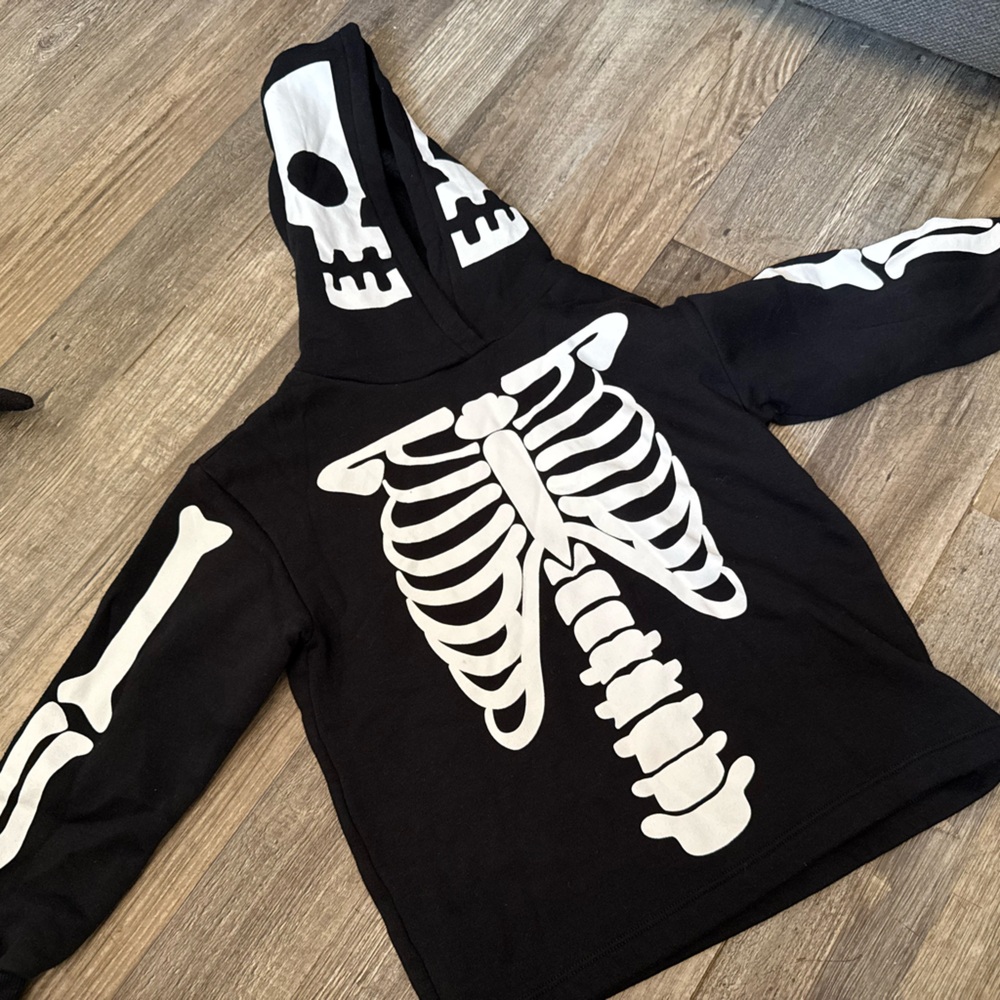H&M Black Hoodie with White Graphic skeleton Halloween 5-6 kids